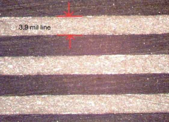 Obr. 1 Spoje zhotovené vyplněním 0,1 mm široké drážky stříbrnou pastou